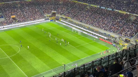 面对羽毛球 面对羽毛球