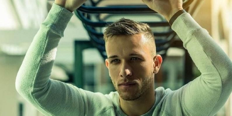 因伤病而影 因伤病而影