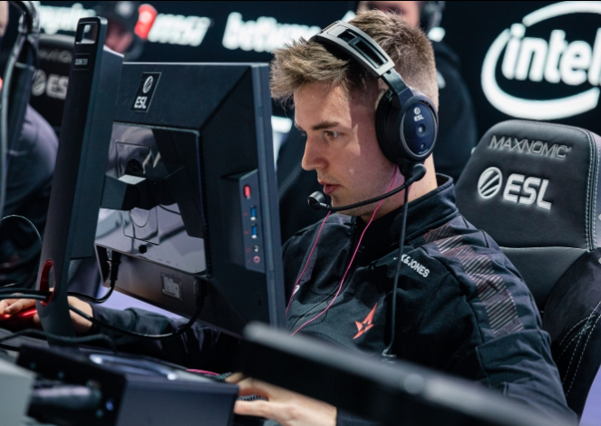 年轻球员产 年轻球员产