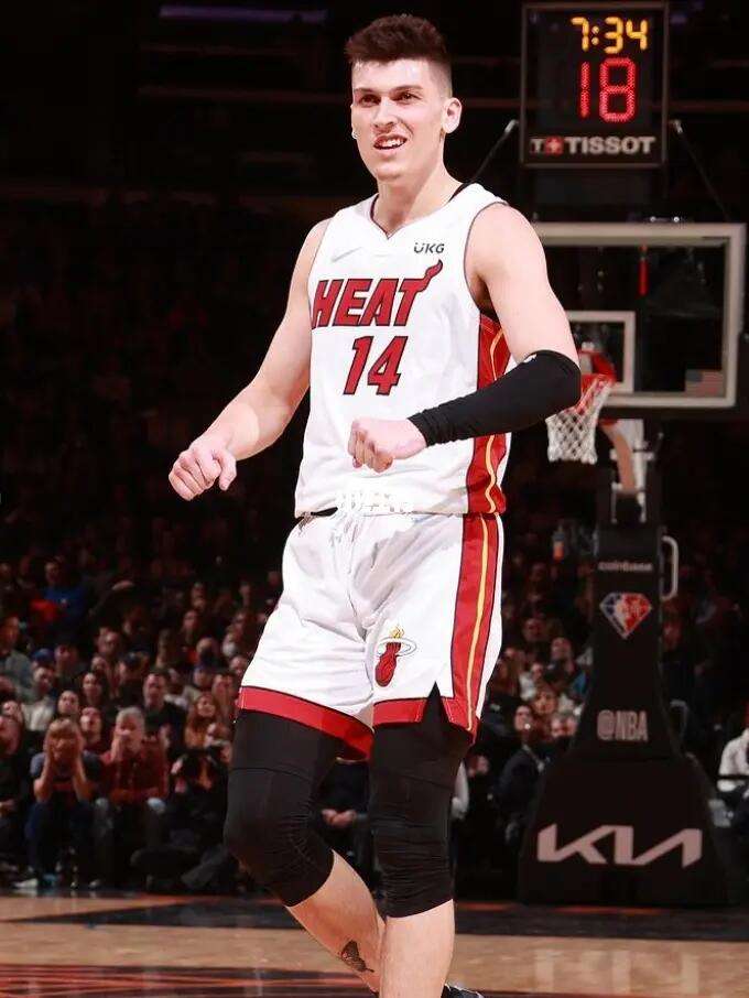 次比赛中的 次比赛中的