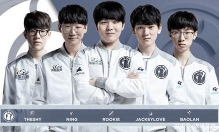 她在比赛中 她在比赛中